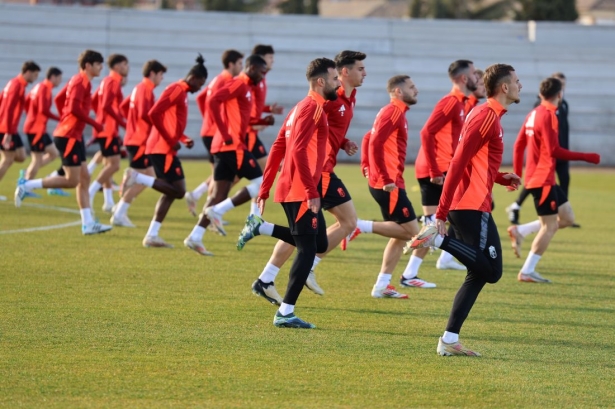 El equipo vuelve al trabajo (J. AZCOYTIA) El equipo vuelve al trabajo (J. AZCOYTIA)