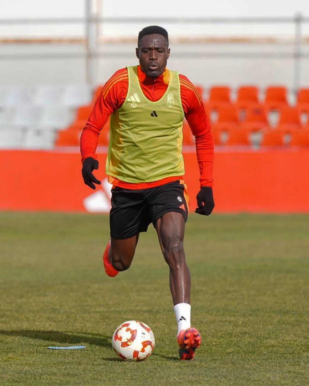 Daniels ya trabaja como rojiblanco (GRANADA CF)