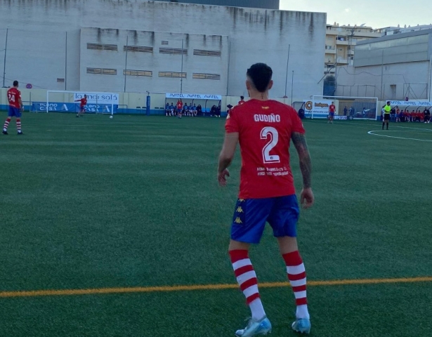 Nico Gudiño durante un lance del partido (ARENAS DE ARMILLA) 
