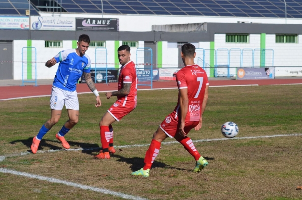 Raúl Fernández marcó dos goles en la victoria del Maracena (D. CONTRERAS /ARCHIVO) Raúl Fernández marcó dos goles en la victoria del Maracena (D. CONTRERAS /ARCHIVO)