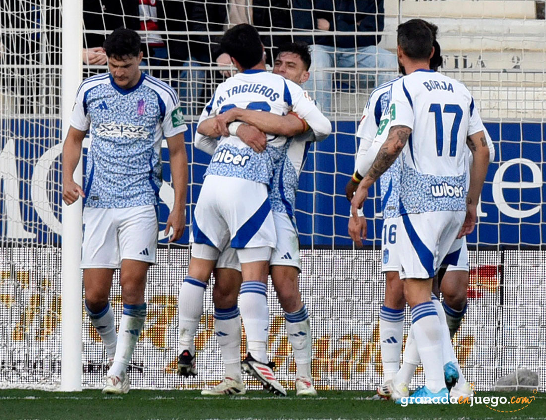 Los jugadores del Granada en la celebracion del tanto de Lucas Boyé (LOF)