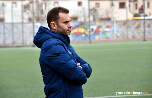 El entrenador del Atarfe Industrial, Ángel Ruiz (J. PALMA) El entrenador del Atarfe Industrial, Ángel Ruiz (J. PALMA)