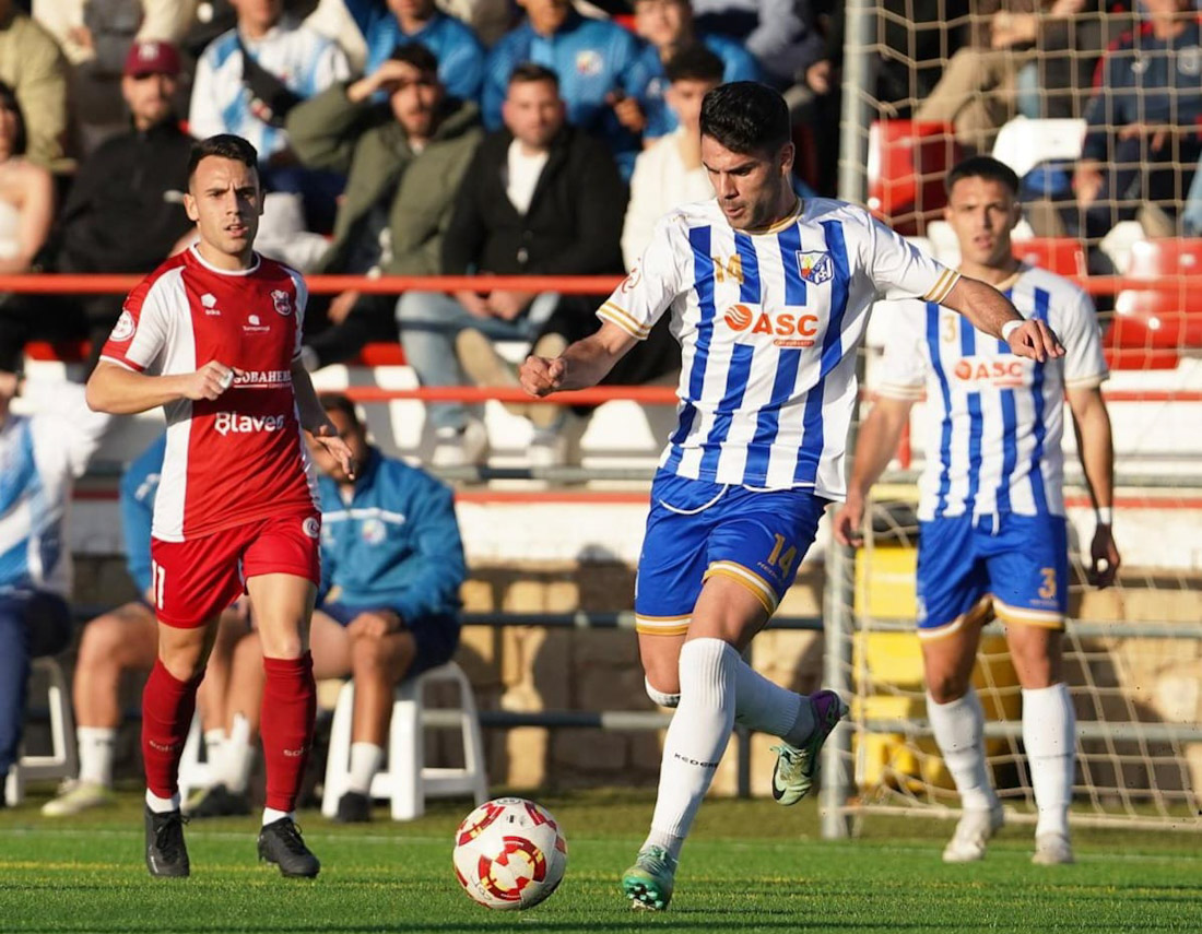 Merenciano durante el partido ante el Torreperogil (CF MOTRIL)