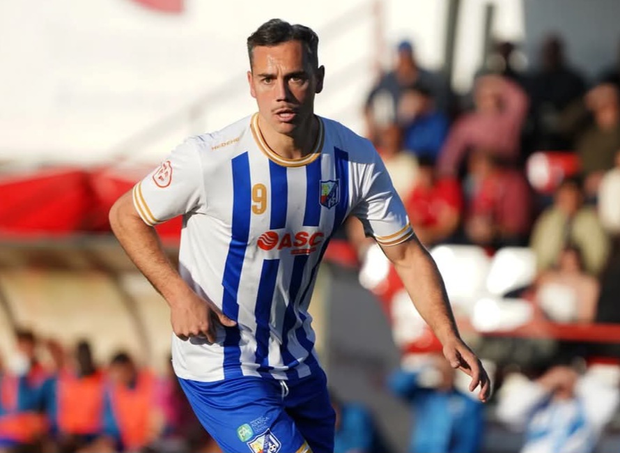 Antonio López, jugador del CF Motril, en el último partido en Torreperogil (CF MOTRIL)