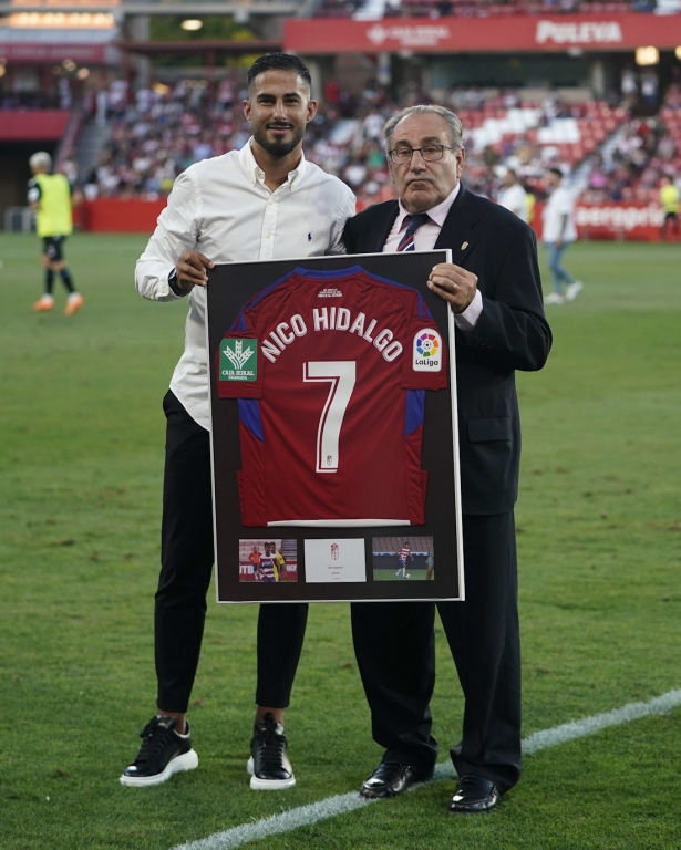 Nico Hidalgo fue homenajeado en 2022 por el Granada CF (GCF) Nico Hidalgo fue homenajeado en 2022 por el Granada CF (GCF)