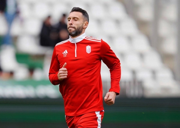 Bastón se estrena como titular (GRANADA CF) Bastón se estrena como titular (GRANADA CF)