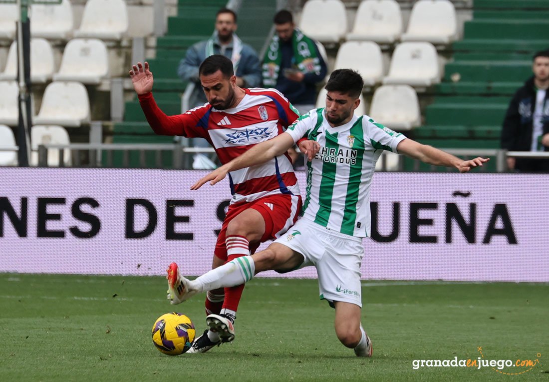 Insua no pelea por un balón con Theo Zidane (LOF)