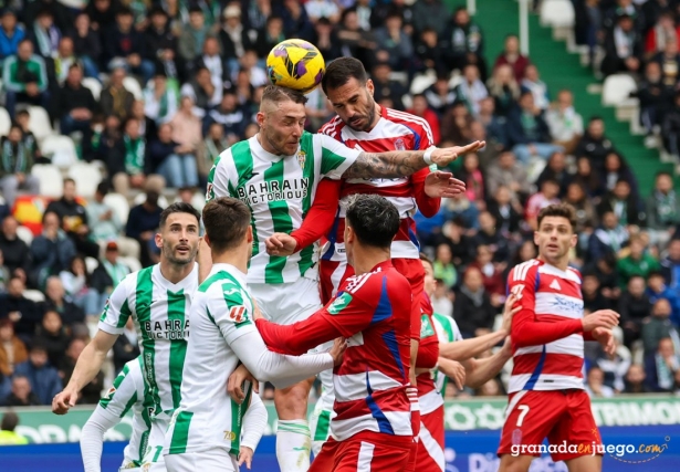 La defensa del Granada hizo aguas en Córdoba (LOF) La defensa del Granada hizo aguas en Córdoba (LOF)