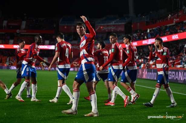 Manu Lama celebró el primer tanto de su equipo (JOSÉ M. BALDOMERO)