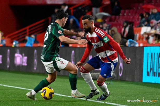 Abde en una acción del encuentro ante el Racing de Ferrol (JOSÉ M. BALDOMERO)