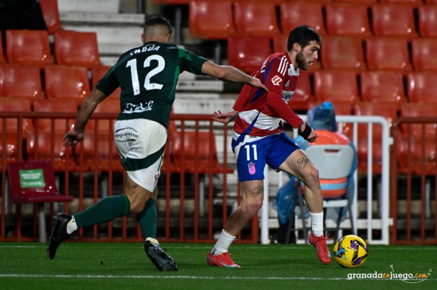Tsitaishvili, uno de los jugadores locales más destacados, en una acción del partido (JOSÉ M. BALDOMERO) Tsitaishvili, uno de los jugadores locales más destacados, en una acción del partido (JOSÉ M. BALDOMERO)