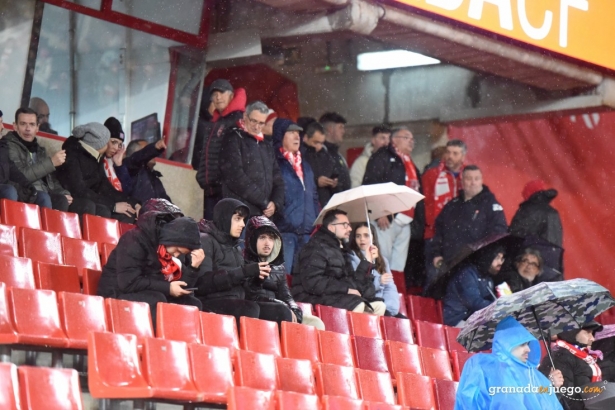 El Granada necesita el apoyo de la afición (JOSÉ M. BALDOMERO) El Granada necesita el apoyo de la afición (JOSÉ M. BALDOMERO)