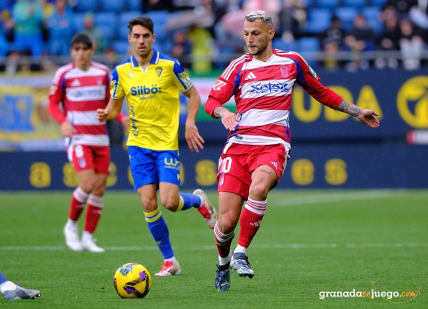El Granada necesita la mejor versión de Stoichkov (LOF) El Granada necesita la mejor versión de Stoichkov (LOF)