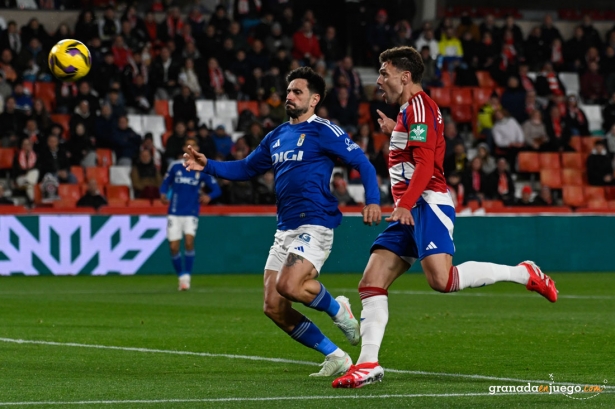 Lucas Boyé, jugador del Granada, en una acción del partido ante el Real Oviedo (JOSÉ M. BALDOMERO) Lucas Boyé, jugador del Granada, en una acción del partido ante el Real Oviedo (JOSÉ M. BALDOMERO)