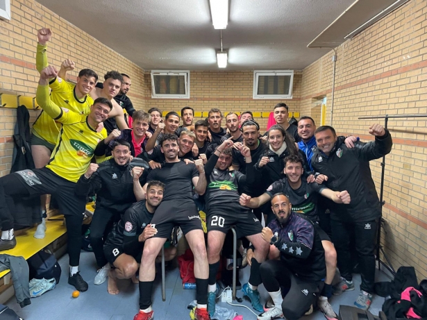 El Huétor Vega celebra el triunfo (CD HUÉTOR VEGA)