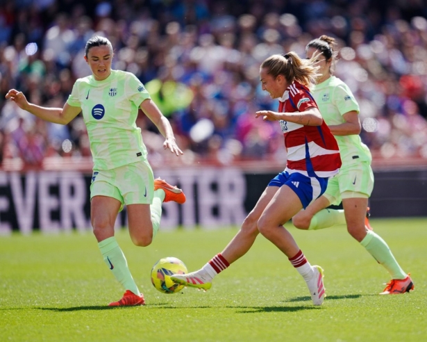 El Granada femenino le plantó cara al Barca (GRANADA CF)