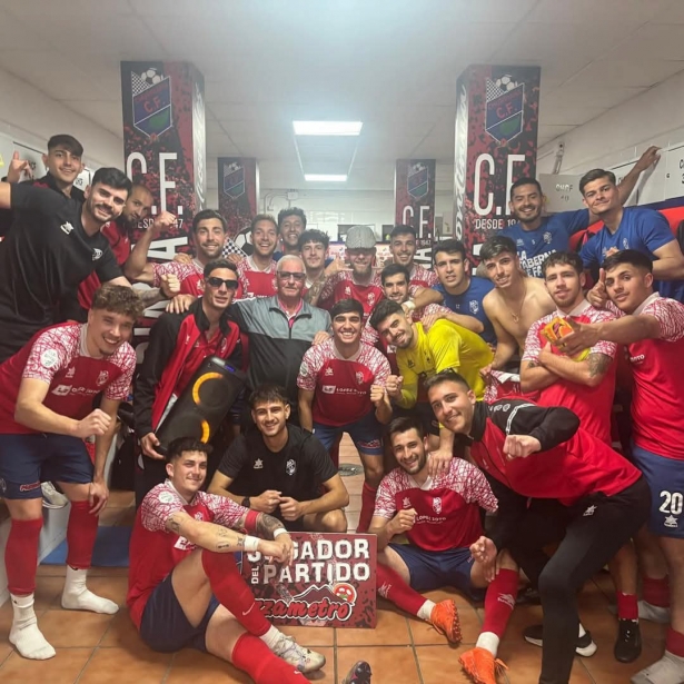 El Churriana celebra el triunfo (CHURRIANA CF) El Churriana celebra el triunfo (CHURRIANA CF)
