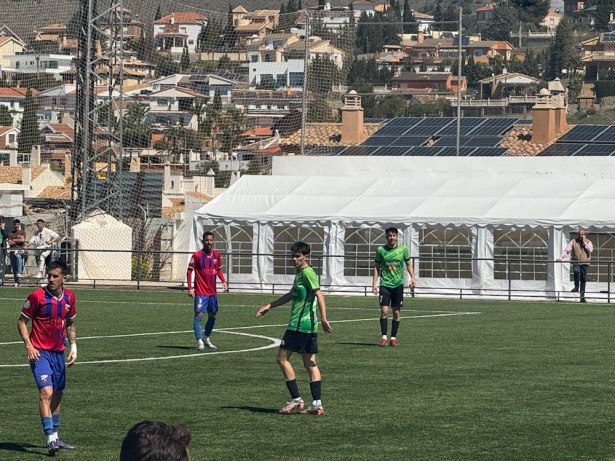 El Huétor Vega perdió ante el Torre del Mar (CD HUÉTOR VEGA)