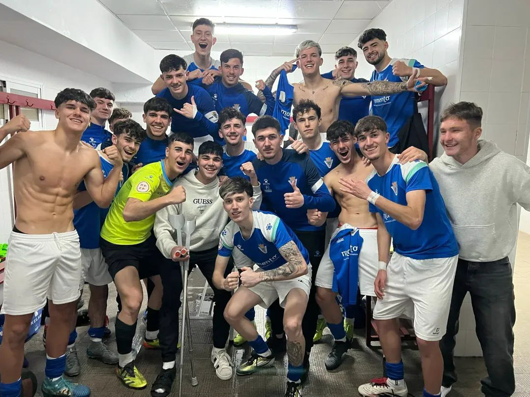 El juvenil de la UD Maracena celebra el triunfo (ID MARACENA)