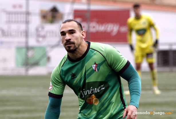 El centrocampista del CD Huétor Vega, Rober Prieto (J. PALMA)