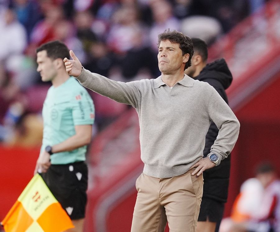 Rubi da indicaciones durante el encuentro (LALIGA)