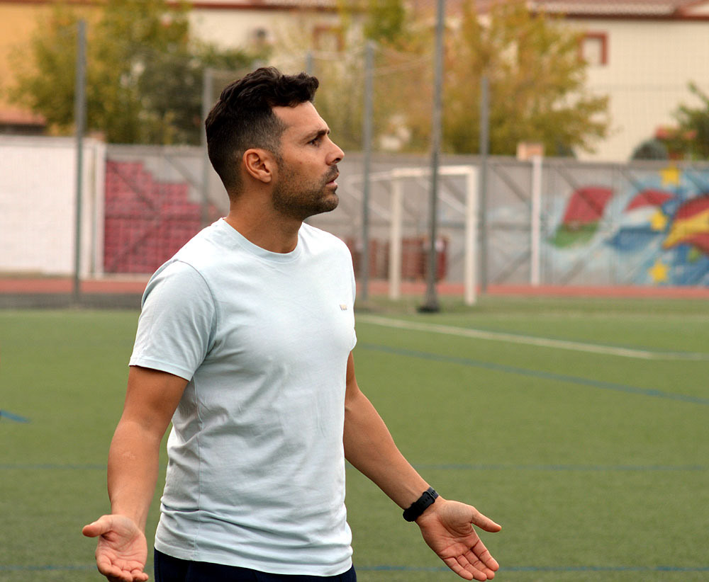El entrenador del Vandalia de Peligros, Javier Vilaseca (J. OALMA)