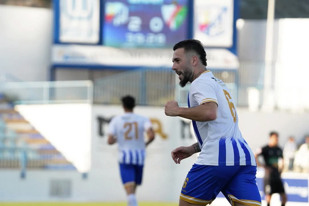 Migue Cobo durante el partido ante el Huétor Vega (CF MOTRIL)