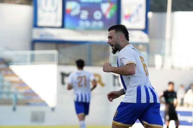 Migue Cobo durante el partido ante el Huétor Vega (CF MOTRIL)
