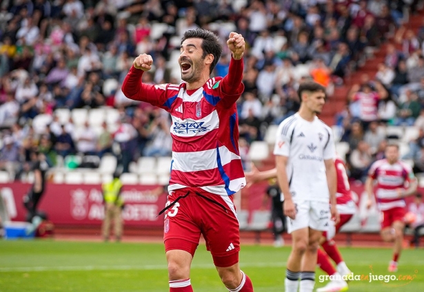 Trigueros celebra uno de los tantos rojiblancos (LOF)