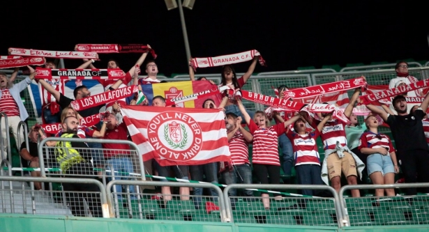 Afición del Granada desplazada a Elche en la primera vuelta (LOF)