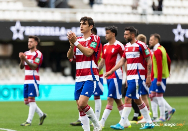 Los jugadores del Granada CF agradecen el apoyo a los aficionados en Cartagena (LOF)