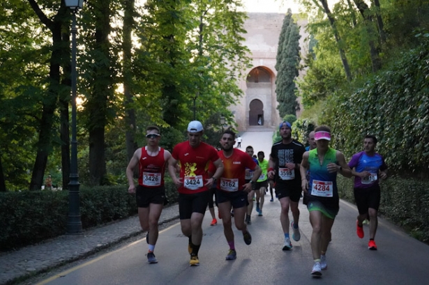 Fútbol, baloncesto y atletismo este sábado en Granada 