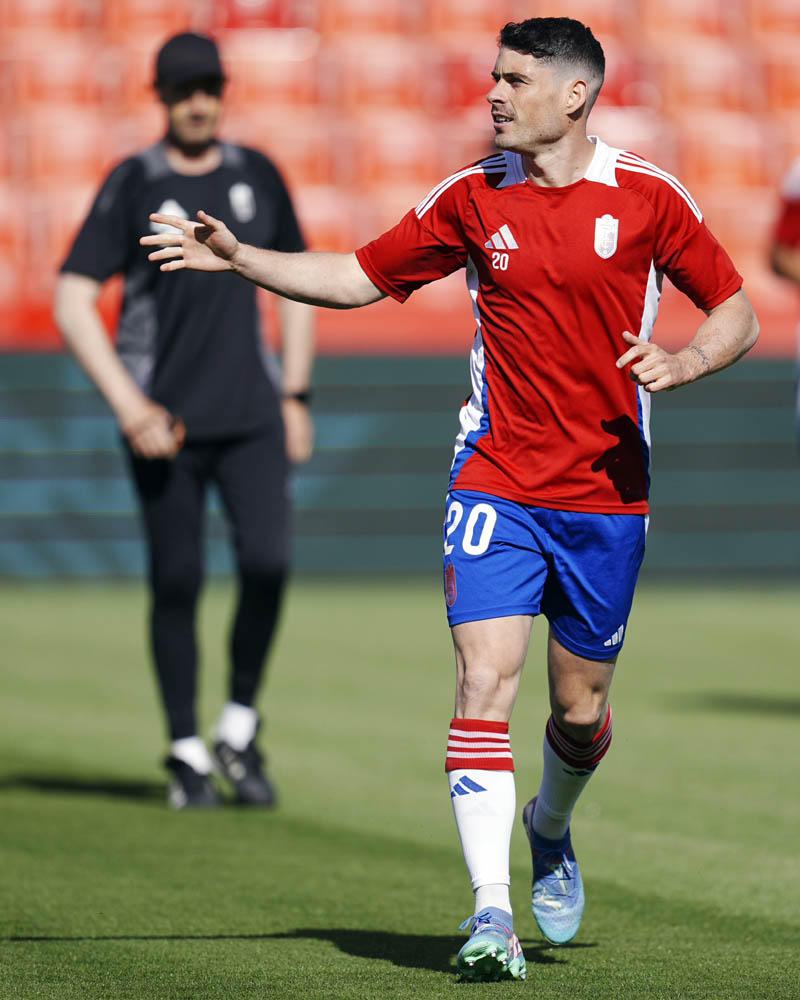 Sergio Ruiz durante el calentamiento en el partido ante el Elche (GCF)