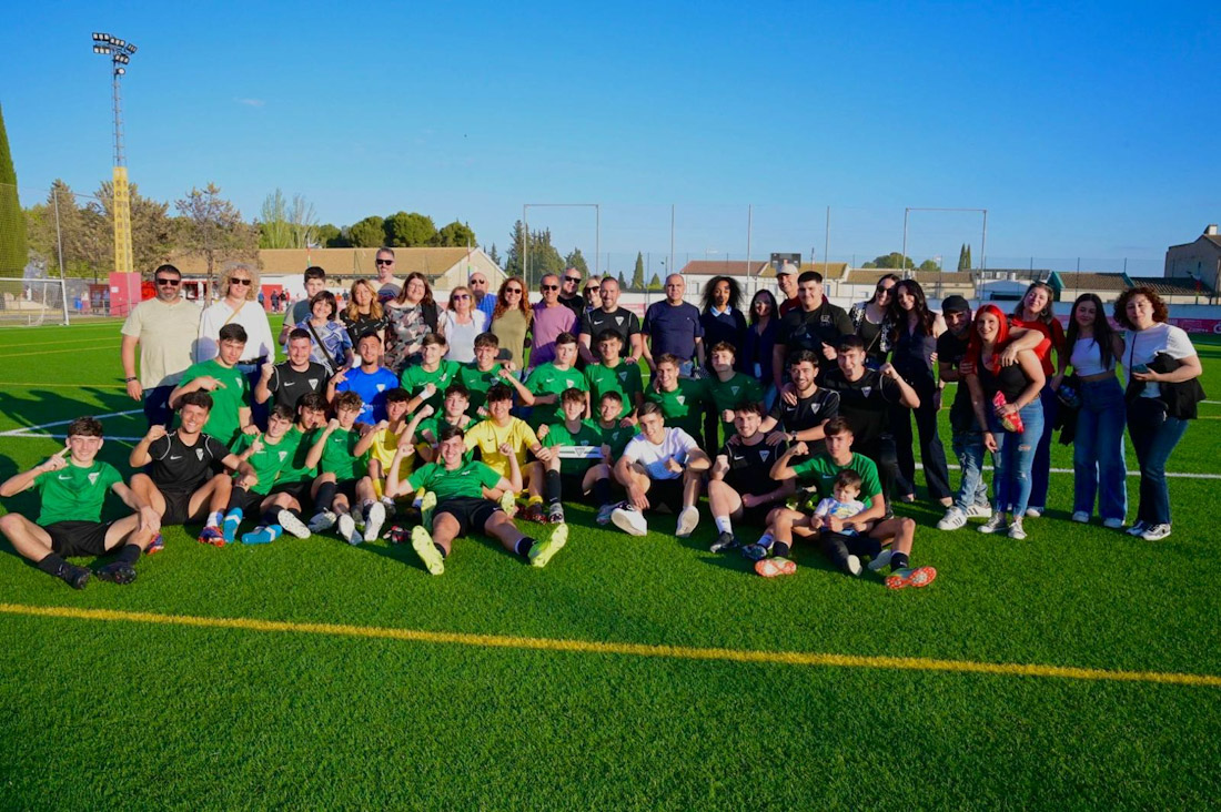 El CF Alhendín celebra su histórico ascenso (CF ALHENDÍN)