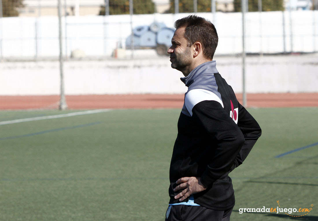 El entrenador del Atarfe Industrial, Ángel Ruiz (J. PALMA)