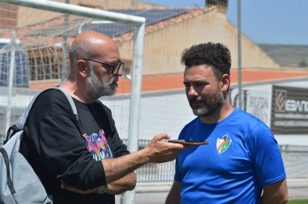 El técnico del CD Huétor Vega, Manuel Moreno `Rizos` (D. CONTRERAS) El técnico del CD Huétor Vega, Manuel Moreno `Rizos` (D. CONTRERAS)