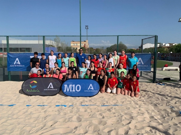 El olímpico Agrián Gavira inculca a los jóvenes granadinos los valores del deporte (JUNTA DE ANDALUCÍA) El olímpico Agrián Gavira inculca a los jóvenes granadinos los valores del deporte (JUNTA DE ANDALUCÍA)