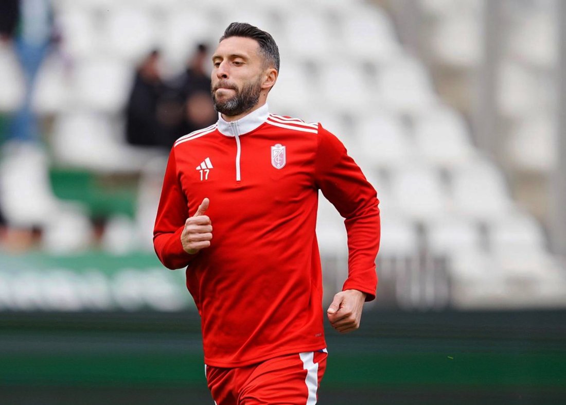 Bastón regresa al once (GRANADA CF)