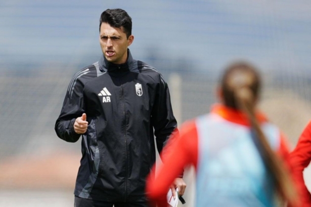 Arturo Ruiz cierra su etapa al frente del Granada femenino (GRANADA CF) Arturo Ruiz cierra su etapa al frente del Granada femenino (GRANADA CF)