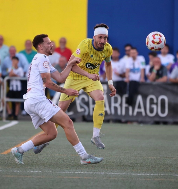 Esteban, con la cabeza vendada, durante un lance del partido (JOSÉ ANDRÉS FERNÁNDEZ) Esteban, con la cabeza vendada, durante un lance del partido (JOSÉ ANDRÉS FERNÁNDEZ)