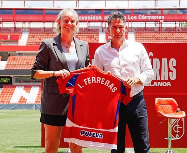 Irene Ferreras ha vivido su presentación en Los Cármenes (GRANADA CF) Irene Ferreras ha vivido su presentación en Los Cármenes (GRANADA CF)