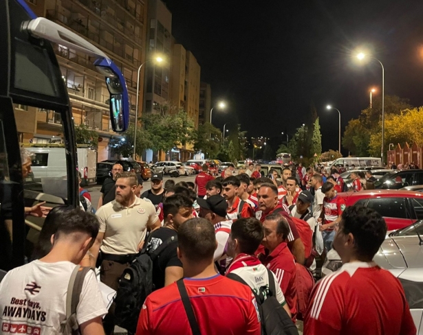 Seis autobuses han puesto rumbo hacia Santander (DARIO GUERRERO Seis autobuses han puesto rumbo hacia Santander (DARIO GUERRERO