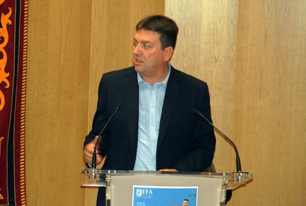 El director del centro, José Manuel Pérez, en un momento de su intervención (J. PALMA)