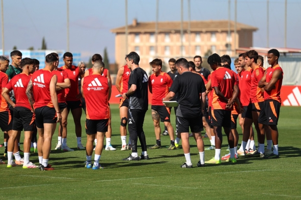 La plantilla del Granada cambiará mucho este verano (J. AZCOYTIA) La plantilla del Granada cambiará mucho este verano (J. AZCOYTIA)