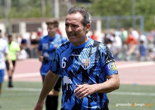 Praena cuelga las botas tras una vida dedicada al fútbol (GRJ) Praena cuelga las botas tras una vida dedicada al fútbol (GRJ)