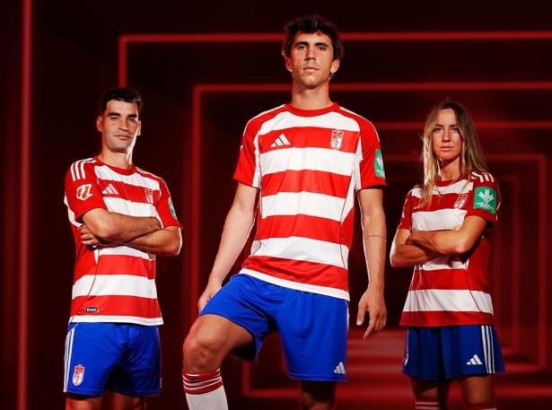 Presentada la nueva equipación del Grananada (GRANADA CF) Presentada la nueva equipación del Grananada (GRANADA CF)