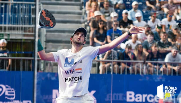 Mile Yanguas durante un saque (PADEL MAGAZINE) Mile Yanguas durante un saque (PADEL MAGAZINE)