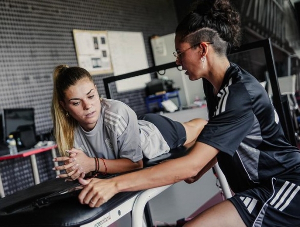 El Granada femenino ya ha arrancado la pretemporada (GRANADA CF) El Granada femenino ya ha arrancado la pretemporada (GRANADA CF)