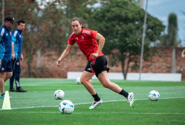 La rojiblanca está cuajando una gran actuación con su Selección (GRANADA CF) La rojiblanca está cuajando una gran actuación con su Selección (GRANADA CF)
