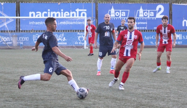 Una acción del partido entre el Loja CD y el Alhaurino (NATALIA CASTILLO) Una acción del partido entre el Loja CD y el Alhaurino (NATALIA CASTILLO)